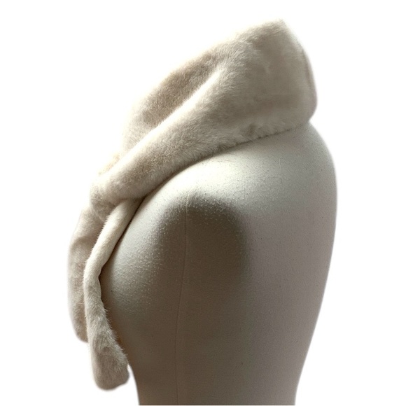 LOVE & LORE Winter White Faux Fur Scarf - Picture 4 of 4